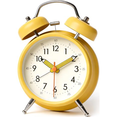 Este silencioso despertador metálico cuenta con doble alarma, luz nocturna y función analógica alimentada por pilas. (1/4)