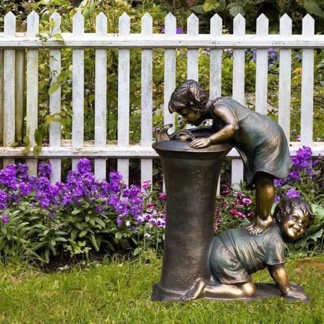 Gartenfigur aus Kunstharz mit Springbrunnen und Badewanne – Gartendekoration – Weiß (1/5)