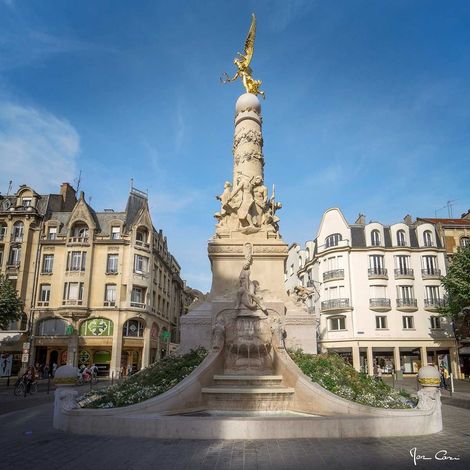 Tableau sur toile colonne victoire de Reims 65x65 cm - Impression sur Toile Murale Décorative - Image imprimée en HD sur Toile - Toile sur Châssis en Bois FSC - Fabriqué en France