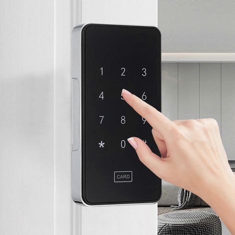 Cette serrure intelligente propose trois modes d'accès sans clé (carte/application/clavier), un clavier lumineux, une alarme anti-effraction et prend en charge jusqu'à 2 000 utilisateurs. Convient aux (1/5)