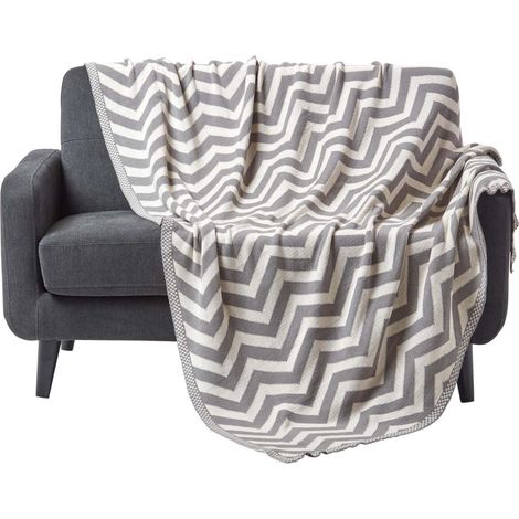 HOMESCAPES Grey Chevron Cotton Knitted Throw, 150 x 200 cm