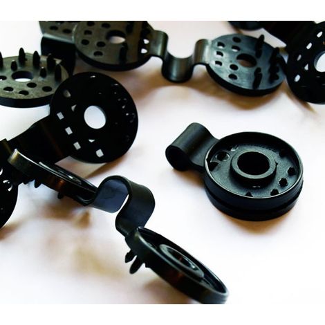 Direct Filet – Lot de 50 connecteurs pont – Ø 40 mm en PA noir – Pour relier filets et crochets – Utilisation facile à la main ou avec maillet (1/3)