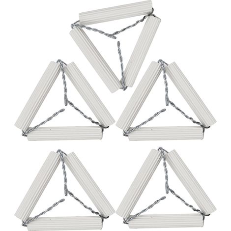 Cinq supports triangulaires pour creusets en argile de laboratoire de 65 mm, des tubes en céramique et du fil de fer.