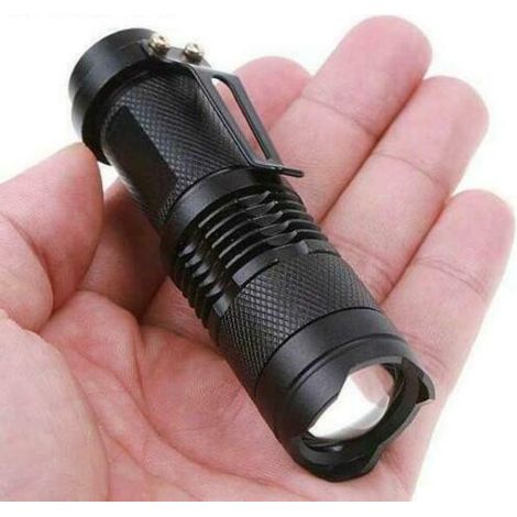 MINI TORCIA TATTICA MILITARE LED CREE 5000 LUMENS CON ZOOM RICARICABILE (1/2)