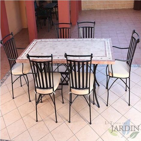 Tische und Stühle aus Marmor für den Garten in Denia