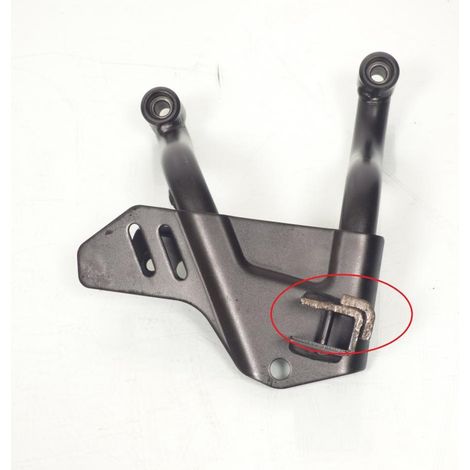 [PRODUIT D'OCCASION] Platine de repose pied passager droit origine pour Moto Suzuki (1/2)