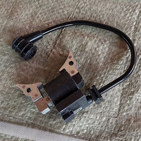 Bobine d'allumage Tanaka SUM328 : Bobine haute tension, stator d'allumeur, bobine d'allumage adaptée aux débroussailleuses Tanaka SUM328. (1/2)