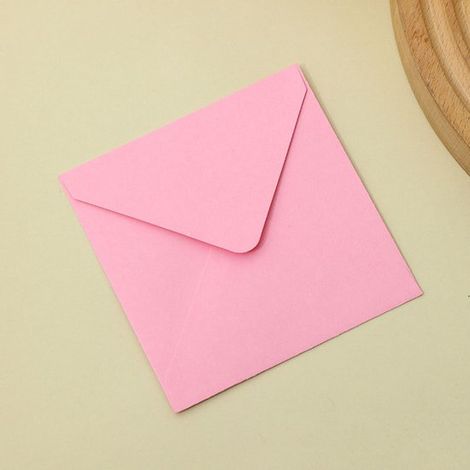 Confezione da 50 buste quadrate colorate. Design semplice, utilizzo versatile. Buste fatte a mano per biglietti d'auguri e regali. (1/5)