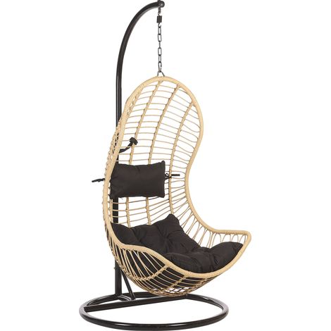 Silla colgante de ratán color natural con estructura metálica para interior-exterior forma curva boho Pineto