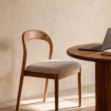 Chaise en bois Lucinda Naturel/Blanc, design intemporel, structure en frêne, assise rembourrée conçu pour offrir un maximum de confort