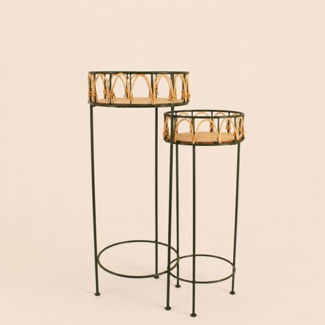 Set de 2 tables d'appoint en rotin et métal (1/4)