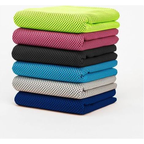 Erfrischendes Sporthandtuch aus hochwertigem Polyester und Eisseidenbrokat, schnelltrocknend. (1/5)