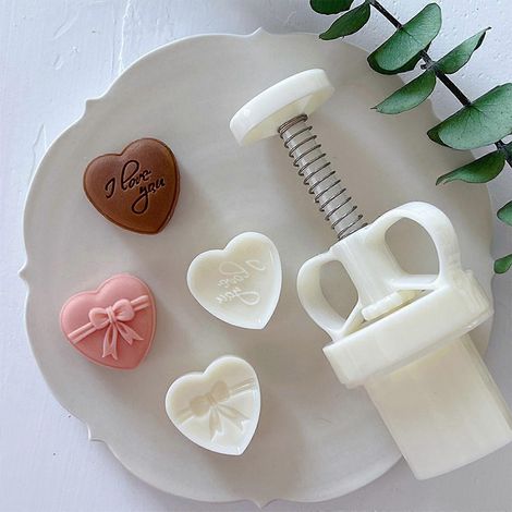 Moule à gâteaux de lune en plastique en forme de petit cœur (20 g) - Accessoires de pâtisserie (1/4)