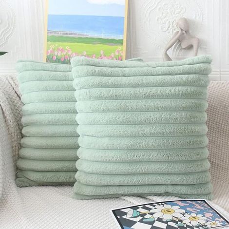 Housses de coussin vert sauge 45 x 45 cm Housses de coussin en fausse fourrure moelleuse Lot de 2 housses d'oreiller Taies d'oreiller en peluche douce pour canapé (1/5)