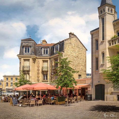 Tableau sur toile brasserie Cardinal Reims 65x65 cm - Impression sur Toile Murale Décorative - Image imprimée en HD sur Toile - Toile sur Châssis en Bois FSC - Fabriqué en France (1/4)
