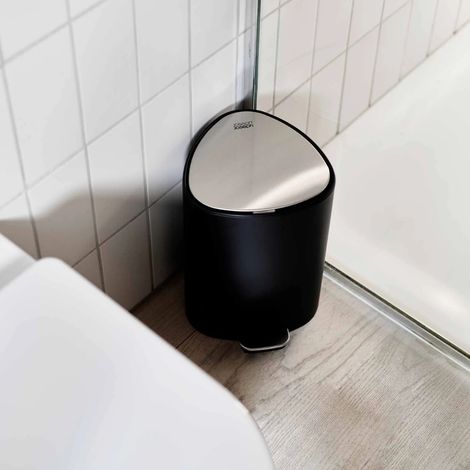Joseph Joseph EasyStore™ Schwarzer Badezimmer-Abfalleimer mit Pedal 5L, mattschwarz (70595) (1/5)