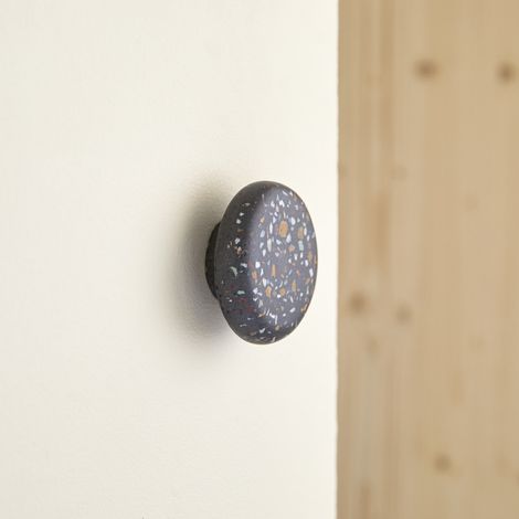 Patère ronde en terrazzo Eda, confetti (1/2)