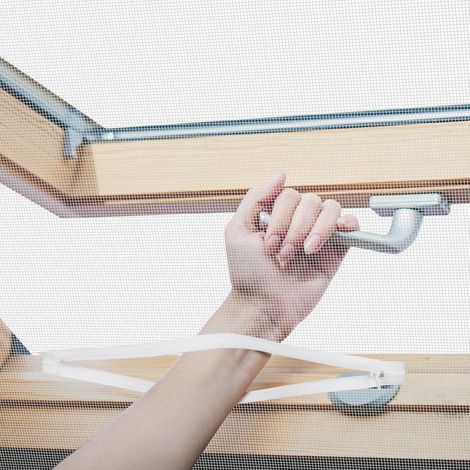 Moustiquaire pour fenêtre de toit 150x180 cm avec fermeture éclair, découpable, sans perçage (1/5)