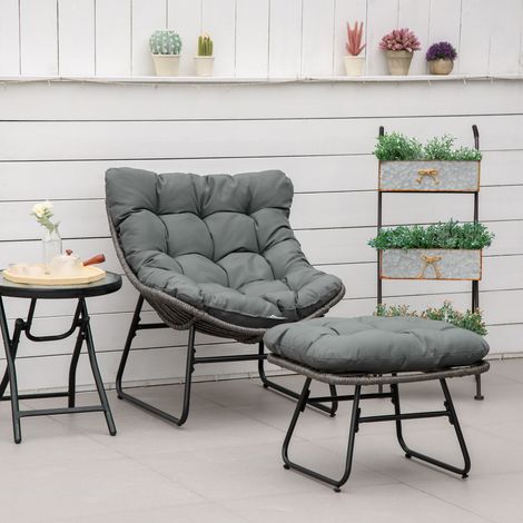 Fauteuil de jardin gris avec pouf assorti, structure en acier époxy et résine tressée aspect rotin, coussins moelleux inclus