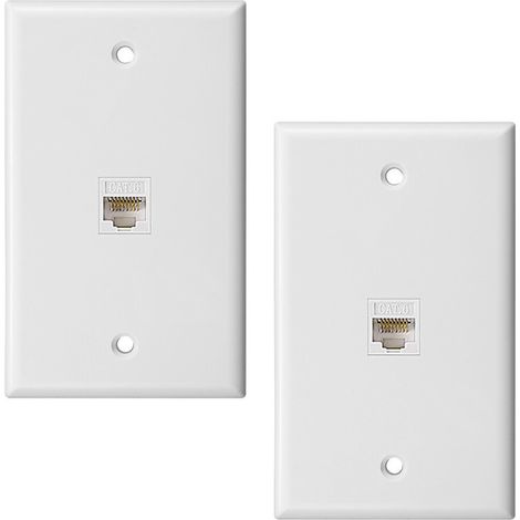 Un set composto da due pannelli a muro Ethernet a porta singola con connettori RJ45 femmina-femmina.