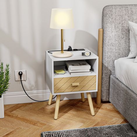 Table de chevet avec station de charge, tiroir, 2 prises secteur, port USB Type-C, compartiment ouvert, pieds en bois, blanche (1/5)