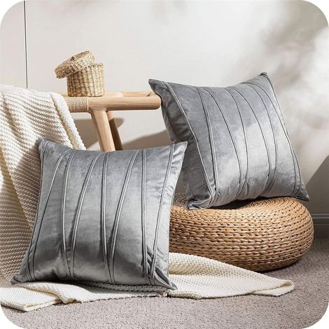 Housse de coussin 45/45 cm Gris argenté pour canapé, salon, style scandinave (1/5)