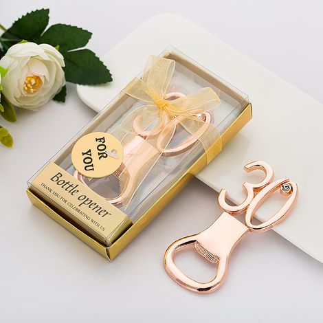 Personalisierter Flaschenöffner mit der Nummer 30 aus elegantem Metall mit Geschenkbox – für Hochzeiten und Jubiläen (1/4)