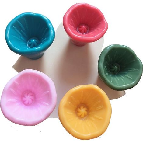Juego de 5 bebederos para abejas e insectos en varios colores，Vasos de 9,5 × 3 cm，Tabla de madera de 9,3 × 9,3 cm，Ideal para jardines (1/5)