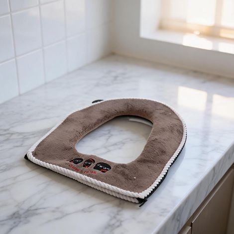 Thick plush U-shaped toilet seat cover with zipper – Soft, washable and reusable cushion for cold winter bathroom decoration 42 x 38 cm (brown) (1/5)