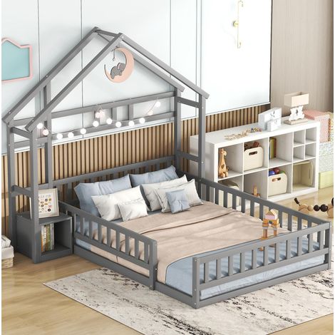 Lit enfant cabane en pin et MDF gris 140x200 cm avec barrière de sécurité, table de chevet et sommier à lattes (1/5)