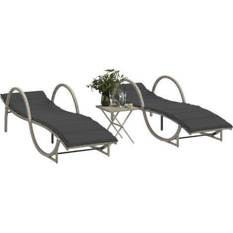 Sonnenliegen 2 Stk. mit Tisch Hellgrau Poly Rattan
