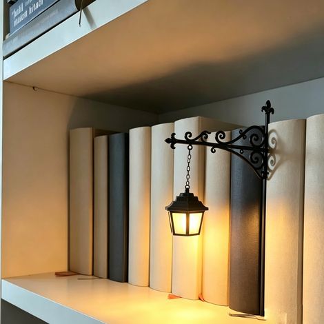 Lampe Book Nook LED en métal vintage – Lampe décorative lumière chaude pour bibliothèque et coin lecture – Veilleuse d’ambiance pour étagère, bureau et salon (1/5)