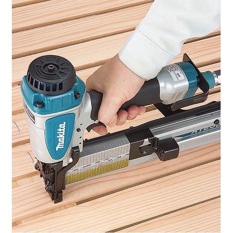Agrafeuse cloueuse pneumatique Makita AT2550A