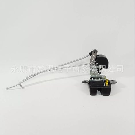812302B000 81230-2B000 is an actuator for the trunk lock of a modern Santa Fe vehicle. (1/4)