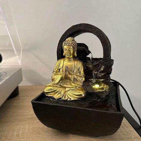 Arum Lighting – Fontaine d'intérieur LED ZENITH avec bouddha doré en résine – Hauteur 17 cm – Largeur 13 cm – Éclairage blanc chaud