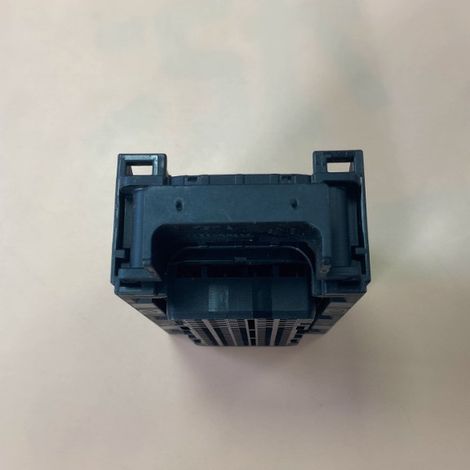 MG654659-5 Automotive connector wiring harness with 105 pins (1/4)