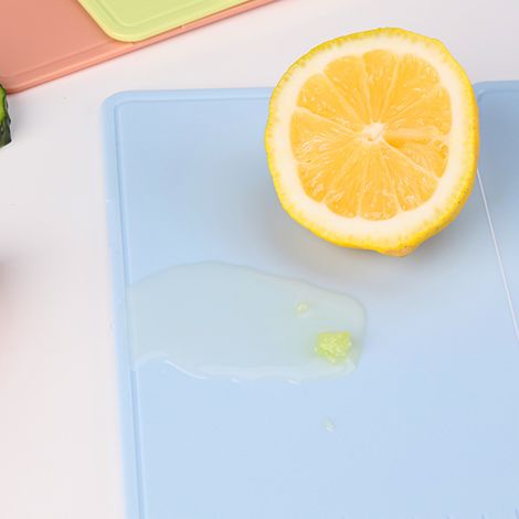 Planche à découper en plastique simple, pliable et multifonctionnelle, idéale pour les pique-niques et la livraison de fruits. Coloris gris-bleu nordique. 20 x 12,5 x 0,8 cm (1/5)