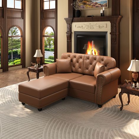 Canapé Chesterfield 160 cm avec pouf amovible, revêtement en similicuir, coussins d'assise à ressorts, capitonnage à boutons, accoudoirs enroulables, finitions cloutées, marron (1/5)