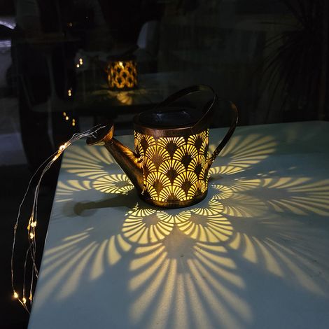 dekorative, LED-beleuchtete Gießkanne für den Außenbereich, mit 1 Lichterkette und 1 Ständer (inkl. Erdspieß), fächerförmiges Design, für den Garten