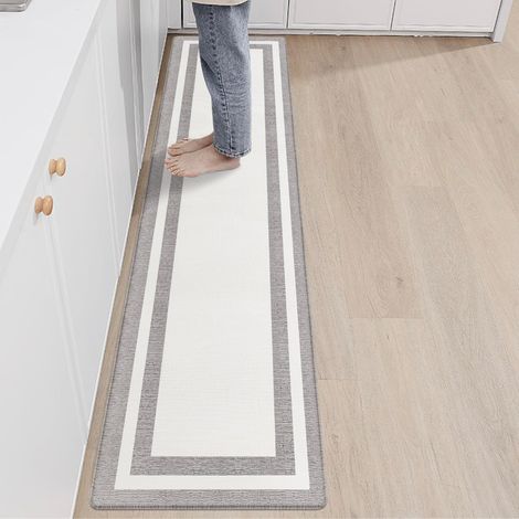 Alfombrilla de cocina acolchada antifatiga, antideslizante e impermeable, ideal para la cocina, la oficina o el lavadero. Color gris claro, 44 cm x 180 cm. (1/5)