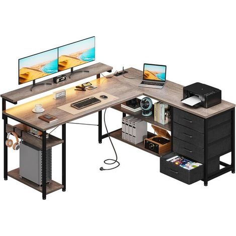 Bureau d’Angle 135x110 cm Chêne Gris avec 4 Tiroirs – LED – Prises USB – Étagères – Support Écran – Réversible (1/3)