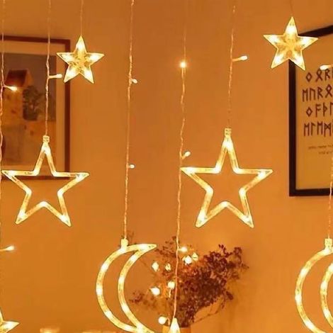LED-Lichterkette mit Sternen und Monden für Vorhänge, ideal für eine romantische Atmosphäre im Schlaf- oder Wohnzimmer. Warmweißes Licht. (1/4)