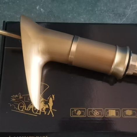 Robinet de salle de bain ancien de style européen, tout en cuivre, style rétro bambou, pour lavabos et vasques à eau chaude et froide -- Style verre à vin discret.