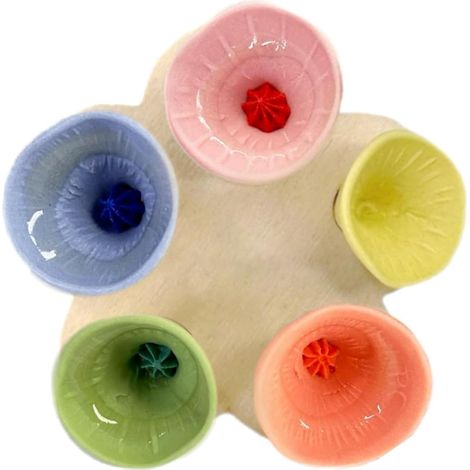 Abreuvoir à insectes pour abeilles, gobelets colorés pour pollinisateurs, point d'eau sécurisé pour butineuses, mélange de couleurs varié (1/5)