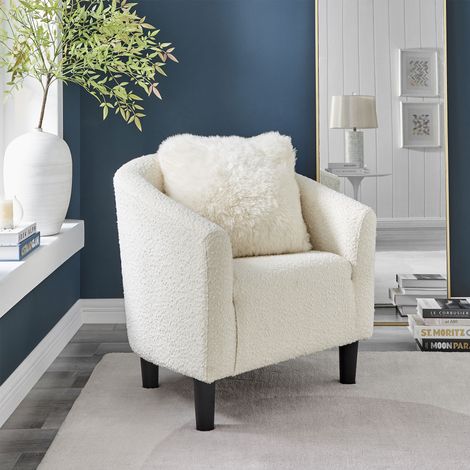 M&S – Fauteuil cabriolet en tissu bouclette blanc – Dimensions 67x65x67 cm – Assise avec ressorts zigzag – Poids maximum 120 kg