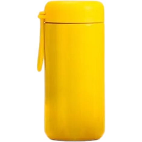 Botella pequeña amarilla con un práctico asa de transporte.