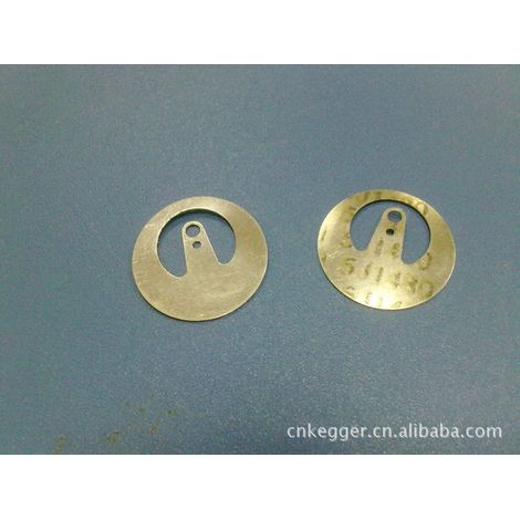 Dry overheat protection element, steam heating element, dry overheat temperature detection element