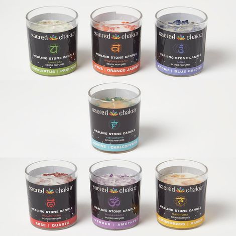 HOMESCAPES Chakra candles gift set with healing crystals – set of 7 (1/4)