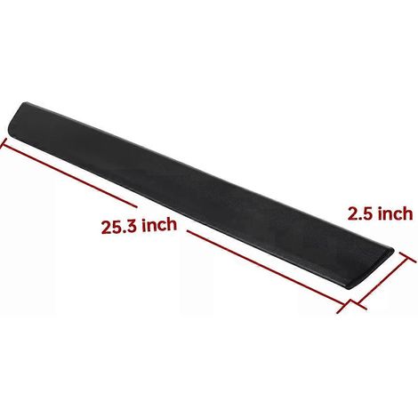 La baguette décorative inférieure située sur le côté gauche de la porte arrière du Rogue. (1/5)