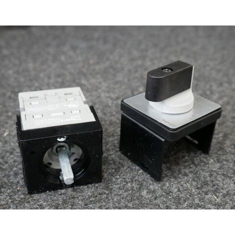 Commutateur à cames interrupteur marche-arrêt manette PR12 3P fixation centrale Ø 22mm sur porte LEGRAND